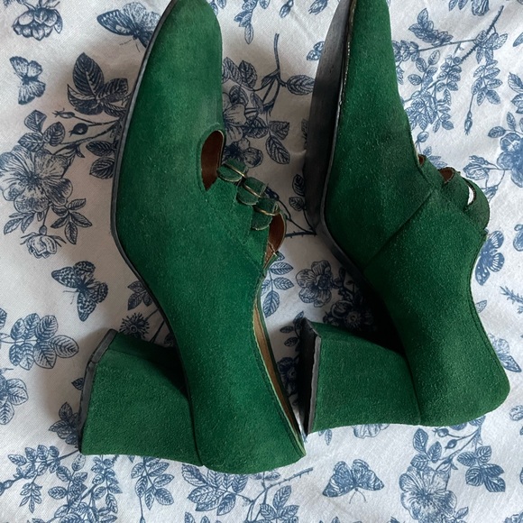 1968 Emerald Thom McAn shoes - Picture 4 of 5